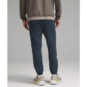 NWT Men’s Shale Blue Pace Breaker Joggers Size Medium Regular 30” Inseam.